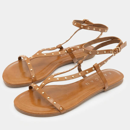 Sandalias Planas Camel con Taches — KanCan