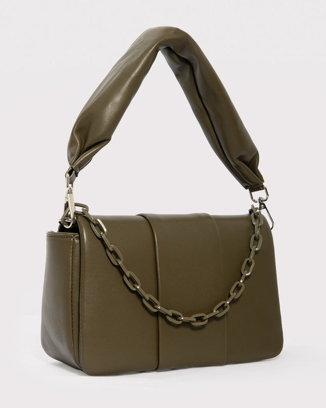 Bolso estructurado con cadena decorativa y asa acolchada