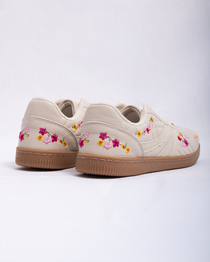 Zapatilla Beige bordado