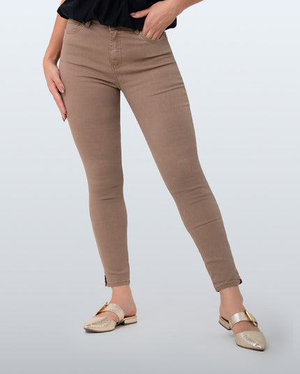 Jean Skinny camel con abertura en bota