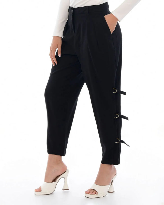 Pantalón chino negro con detalles cargo